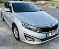 Серый Киа K5, объемом двигателя 2 л и пробегом 222 тыс. км за 10000 $, фото 3 на Automoto.ua