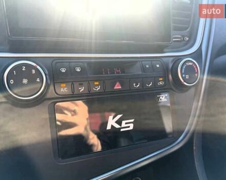 Серый Киа K5, объемом двигателя 2 л и пробегом 224 тыс. км за 10490 $, фото 25 на Automoto.ua