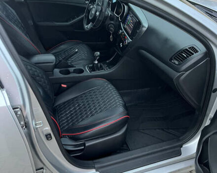 Серый Киа K5, объемом двигателя 2 л и пробегом 245 тыс. км за 9100 $, фото 7 на Automoto.ua