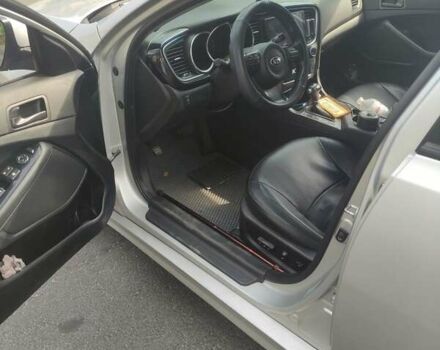 Серый Киа K5, объемом двигателя 2 л и пробегом 220 тыс. км за 9999 $, фото 2 на Automoto.ua