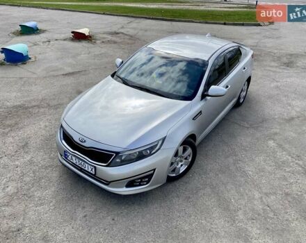 Серый Киа K5, объемом двигателя 2 л и пробегом 115 тыс. км за 10300 $, фото 7 на Automoto.ua