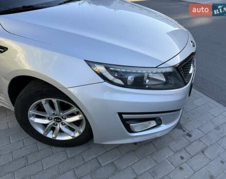 Серый Киа K5, объемом двигателя 2 л и пробегом 248 тыс. км за 9200 $, фото 3 на Automoto.ua