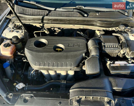 Серый Киа K5, объемом двигателя 2 л и пробегом 246 тыс. км за 7600 $, фото 13 на Automoto.ua