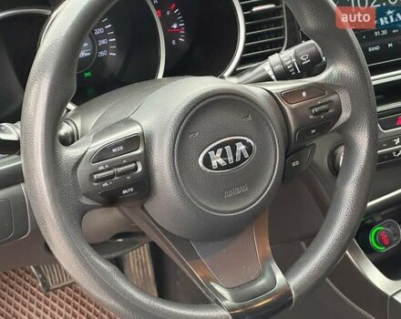Серый Киа K5, объемом двигателя 2 л и пробегом 205 тыс. км за 10490 $, фото 24 на Automoto.ua