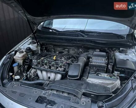 Серый Киа K5, объемом двигателя 2 л и пробегом 230 тыс. км за 8700 $, фото 8 на Automoto.ua