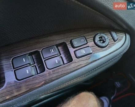 Серый Киа K5, объемом двигателя 2 л и пробегом 202 тыс. км за 12300 $, фото 16 на Automoto.ua