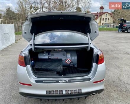 Серый Киа K5, объемом двигателя 2 л и пробегом 115 тыс. км за 10300 $, фото 14 на Automoto.ua