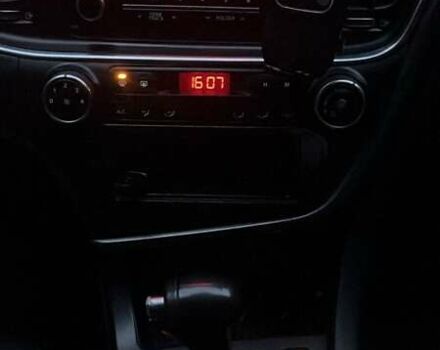 Серый Киа K5, объемом двигателя 2 л и пробегом 230 тыс. км за 8700 $, фото 7 на Automoto.ua