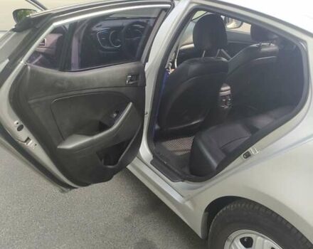 Серый Киа K5, объемом двигателя 2 л и пробегом 220 тыс. км за 9999 $, фото 1 на Automoto.ua