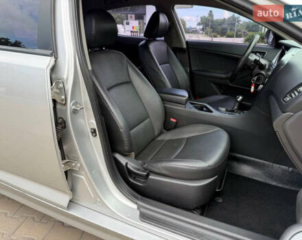 Серый Киа K5, объемом двигателя 2 л и пробегом 218 тыс. км за 8350 $, фото 30 на Automoto.ua