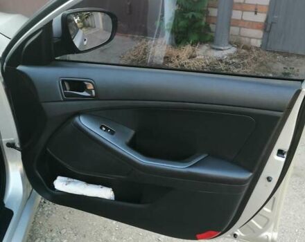 Серый Киа K5, объемом двигателя 2 л и пробегом 365 тыс. км за 8700 $, фото 15 на Automoto.ua