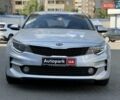 Серый Киа K5, объемом двигателя 2 л и пробегом 378 тыс. км за 9790 $, фото 2 на Automoto.ua