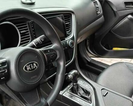 Серый Киа K5, объемом двигателя 2 л и пробегом 270 тыс. км за 8800 $, фото 9 на Automoto.ua