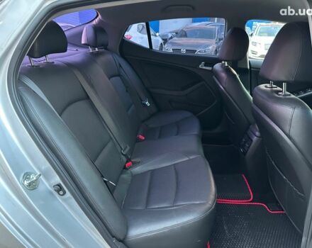 Серый Киа K5, объемом двигателя 2 л и пробегом 187 тыс. км за 11990 $, фото 15 на Automoto.ua