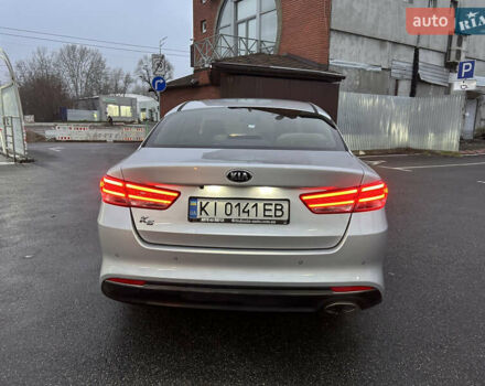 Серый Киа K5, объемом двигателя 2 л и пробегом 200 тыс. км за 11300 $, фото 4 на Automoto.ua