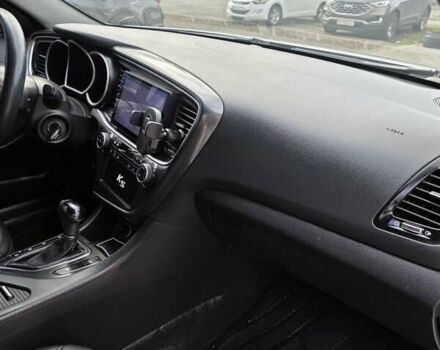 Серый Киа K5, объемом двигателя 2 л и пробегом 281 тыс. км за 8000 $, фото 6 на Automoto.ua