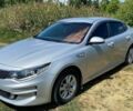 Серый Киа K5, объемом двигателя 2 л и пробегом 268 тыс. км за 10500 $, фото 1 на Automoto.ua