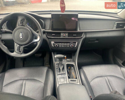 Серый Киа K5, объемом двигателя 2 л и пробегом 338 тыс. км за 12000 $, фото 18 на Automoto.ua