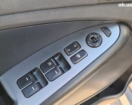 Серый Киа K5, объемом двигателя 2 л и пробегом 365 тыс. км за 7490 $, фото 20 на Automoto.ua