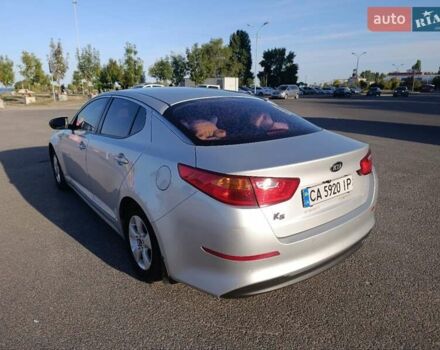 Серый Киа K5, объемом двигателя 2 л и пробегом 237 тыс. км за 9900 $, фото 5 на Automoto.ua