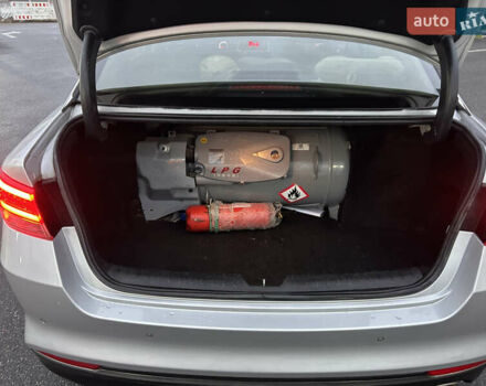 Серый Киа K5, объемом двигателя 2 л и пробегом 200 тыс. км за 11300 $, фото 25 на Automoto.ua