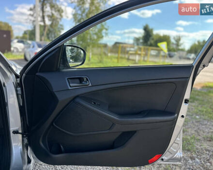 Серый Киа K5, объемом двигателя 2 л и пробегом 232 тыс. км за 10200 $, фото 42 на Automoto.ua