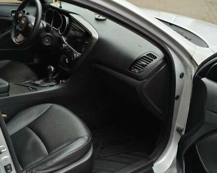 Серый Киа K5, объемом двигателя 2 л и пробегом 270 тыс. км за 8800 $, фото 18 на Automoto.ua