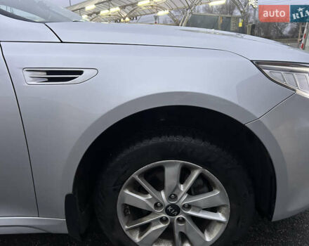 Серый Киа K5, объемом двигателя 2 л и пробегом 200 тыс. км за 11300 $, фото 10 на Automoto.ua