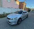 Серый Киа K5, объемом двигателя 2 л и пробегом 295 тыс. км за 9000 $, фото 1 на Automoto.ua