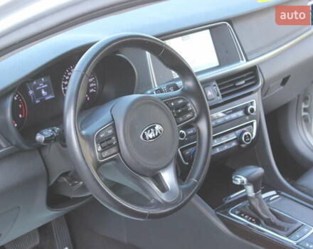 Серый Киа K5, объемом двигателя 2 л и пробегом 158 тыс. км за 14799 $, фото 26 на Automoto.ua