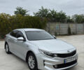 Серый Киа K5, объемом двигателя 2 л и пробегом 280 тыс. км за 11500 $, фото 1 на Automoto.ua
