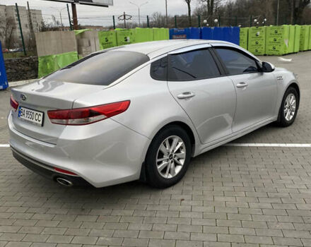 Серый Киа K5, объемом двигателя 2 л и пробегом 350 тыс. км за 10300 $, фото 3 на Automoto.ua