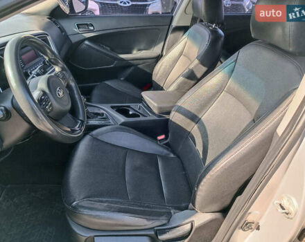 Сірий Кіа K5, об'ємом двигуна 2 л та пробігом 365 тис. км за 7490 $, фото 19 на Automoto.ua