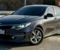 Серый Киа K5, объемом двигателя 2 л и пробегом 320 тыс. км за 9999 $, фото 1 на Automoto.ua