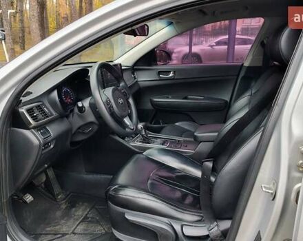 Серый Киа K5, объемом двигателя 2 л и пробегом 314 тыс. км за 10000 $, фото 8 на Automoto.ua