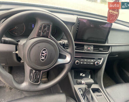 Серый Киа K5, объемом двигателя 2 л и пробегом 338 тыс. км за 12000 $, фото 14 на Automoto.ua