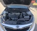 Серый Киа K5, объемом двигателя 2 л и пробегом 237 тыс. км за 9900 $, фото 3 на Automoto.ua