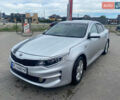 Серый Киа K5, объемом двигателя 2 л и пробегом 338 тыс. км за 12000 $, фото 1 на Automoto.ua