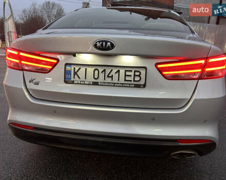 Серый Киа K5, объемом двигателя 2 л и пробегом 200 тыс. км за 11300 $, фото 15 на Automoto.ua