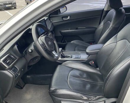 Серый Киа K5, объемом двигателя 2 л и пробегом 350 тыс. км за 10300 $, фото 8 на Automoto.ua