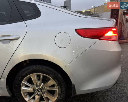 Серый Киа K5, объемом двигателя 2 л и пробегом 200 тыс. км за 11300 $, фото 17 на Automoto.ua