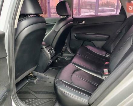 Серый Киа K5, объемом двигателя 2 л и пробегом 314 тыс. км за 10000 $, фото 9 на Automoto.ua