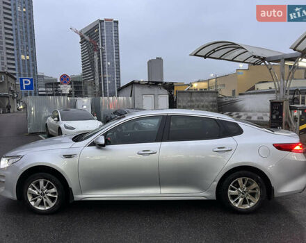 Серый Киа K5, объемом двигателя 2 л и пробегом 200 тыс. км за 11300 $, фото 3 на Automoto.ua