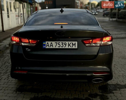 Серый Киа K5, объемом двигателя 2 л и пробегом 260 тыс. км за 11900 $, фото 3 на Automoto.ua