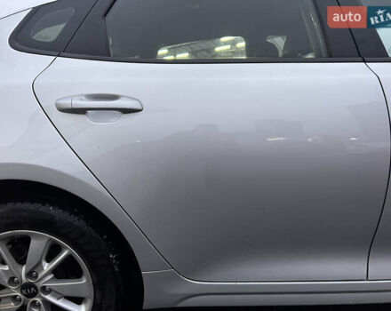 Серый Киа K5, объемом двигателя 2 л и пробегом 200 тыс. км за 11300 $, фото 12 на Automoto.ua
