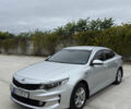 Серый Киа K5, объемом двигателя 2 л и пробегом 280 тыс. км за 11500 $, фото 2 на Automoto.ua