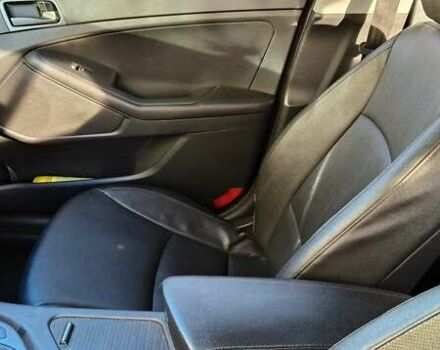 Серый Киа K5, объемом двигателя 2 л и пробегом 270 тыс. км за 8900 $, фото 9 на Automoto.ua