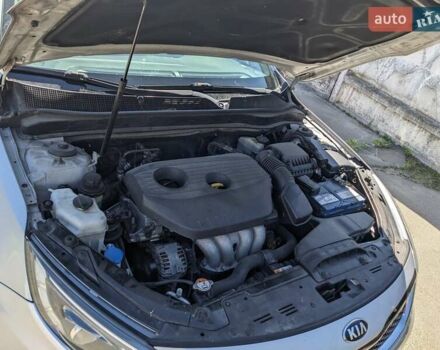 Серый Киа K5, объемом двигателя 2 л и пробегом 306 тыс. км за 9900 $, фото 6 на Automoto.ua
