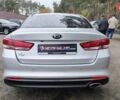 Серый Киа K5, объемом двигателя 2 л и пробегом 314 тыс. км за 10000 $, фото 5 на Automoto.ua