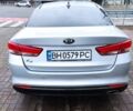 Серый Киа K5, объемом двигателя 2 л и пробегом 390 тыс. км за 9350 $, фото 2 на Automoto.ua
